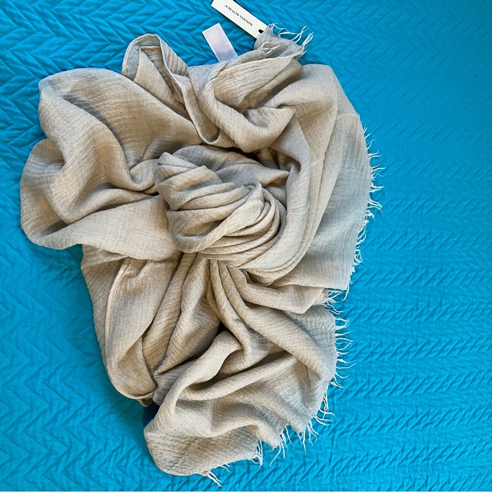 BANANA REPUBLIC Elegant Tan Women's Scarf, made in Italy